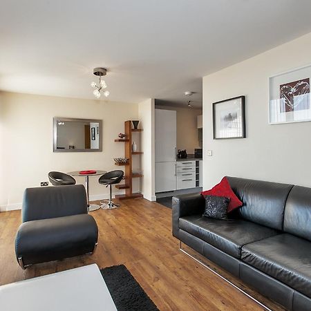 Shortstaymk Vizion Apartments, With Free Superfast Wi-Fi, Parking, Sky Sports And Movies Μίλτον Κέινς Δωμάτιο φωτογραφία