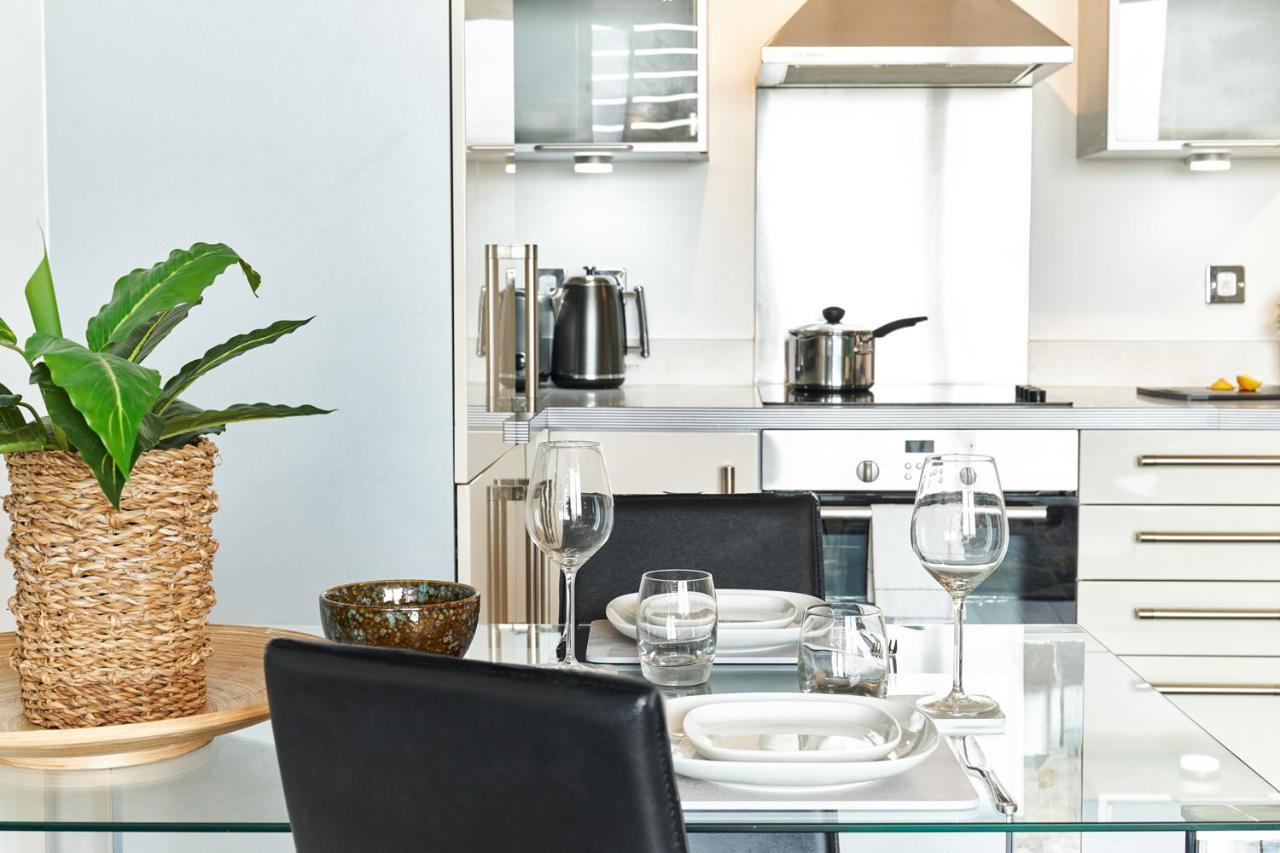 Shortstaymk Vizion Apartments, With Free Superfast Wi-Fi, Parking, Sky Sports And Movies Μίλτον Κέινς Εξωτερικό φωτογραφία