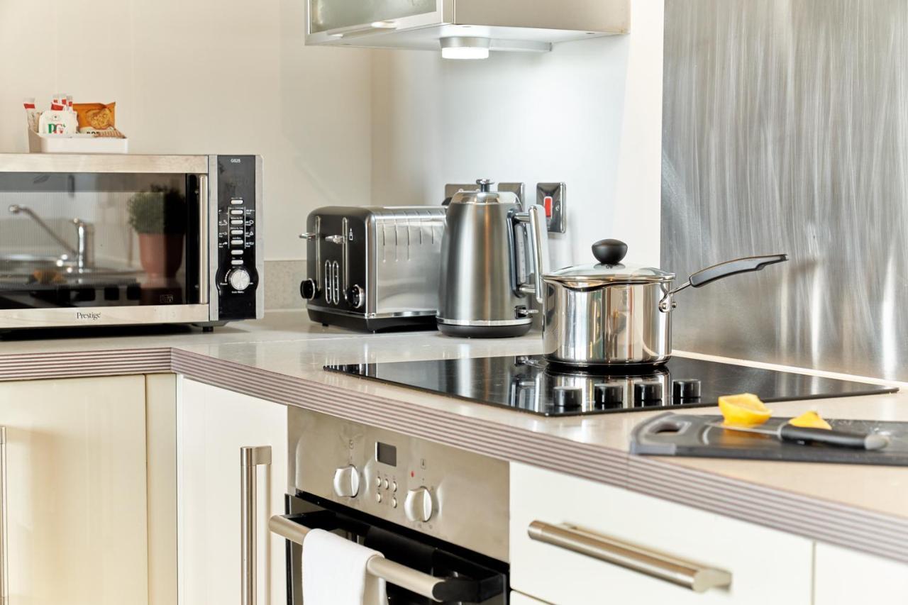 Shortstaymk Vizion Apartments, With Free Superfast Wi-Fi, Parking, Sky Sports And Movies Μίλτον Κέινς Εξωτερικό φωτογραφία