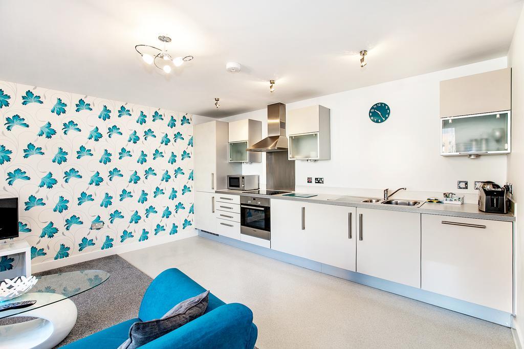 Shortstaymk Vizion Apartments, With Free Superfast Wi-Fi, Parking, Sky Sports And Movies Μίλτον Κέινς Δωμάτιο φωτογραφία