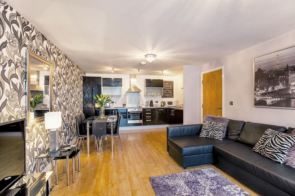 Shortstaymk Vizion Apartments, With Free Superfast Wi-Fi, Parking, Sky Sports And Movies Μίλτον Κέινς Δωμάτιο φωτογραφία