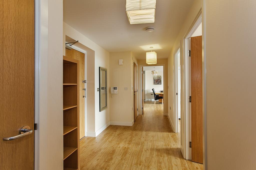 Shortstaymk Vizion Apartments, With Free Superfast Wi-Fi, Parking, Sky Sports And Movies Μίλτον Κέινς Δωμάτιο φωτογραφία