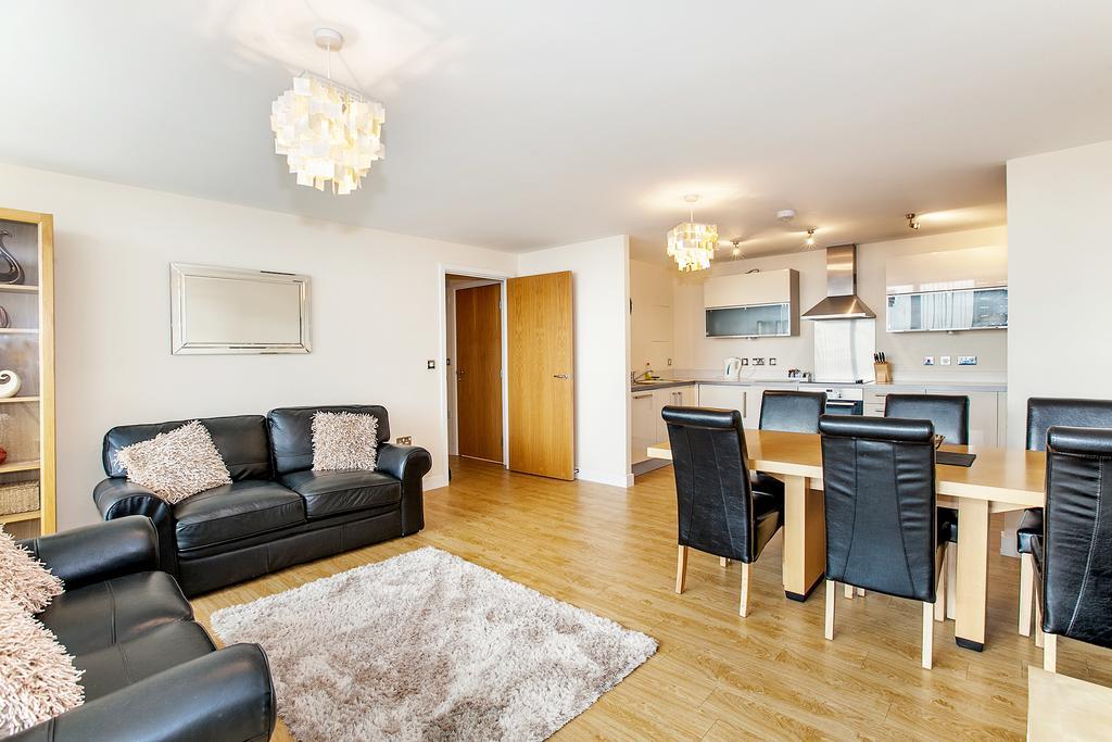 Shortstaymk Vizion Apartments, With Free Superfast Wi-Fi, Parking, Sky Sports And Movies Μίλτον Κέινς Εξωτερικό φωτογραφία
