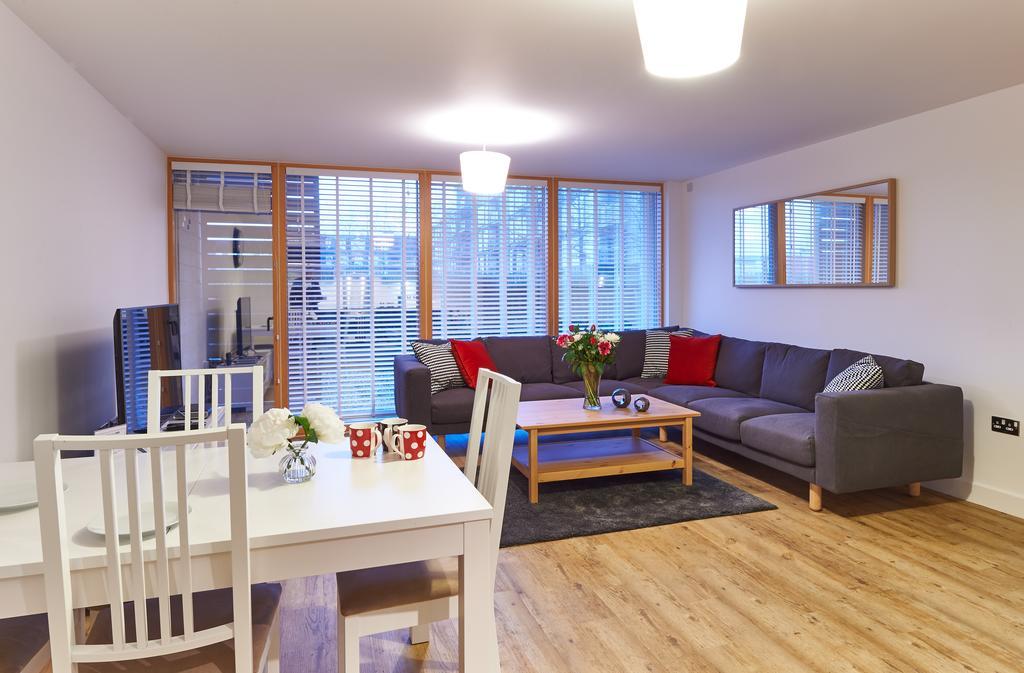 Shortstaymk Vizion Apartments, With Free Superfast Wi-Fi, Parking, Sky Sports And Movies Μίλτον Κέινς Εξωτερικό φωτογραφία