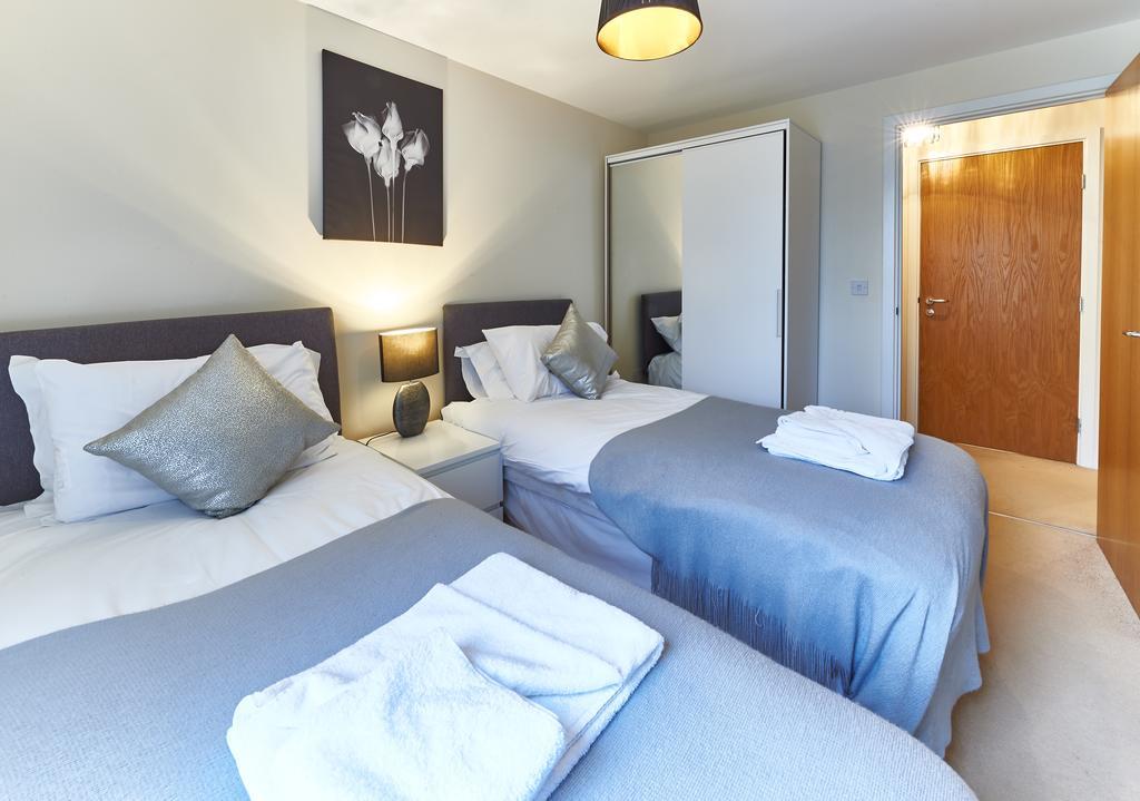 Shortstaymk Vizion Apartments, With Free Superfast Wi-Fi, Parking, Sky Sports And Movies Μίλτον Κέινς Εξωτερικό φωτογραφία