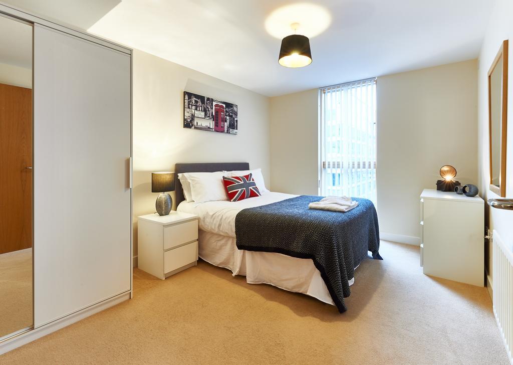 Shortstaymk Vizion Apartments, With Free Superfast Wi-Fi, Parking, Sky Sports And Movies Μίλτον Κέινς Εξωτερικό φωτογραφία