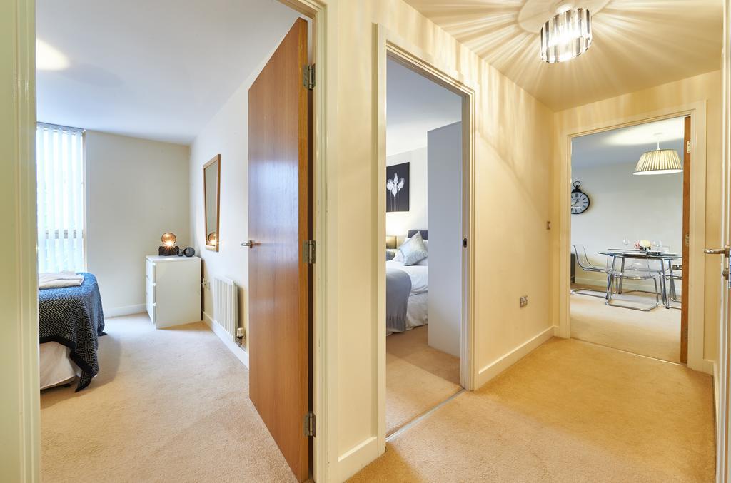 Shortstaymk Vizion Apartments, With Free Superfast Wi-Fi, Parking, Sky Sports And Movies Μίλτον Κέινς Εξωτερικό φωτογραφία