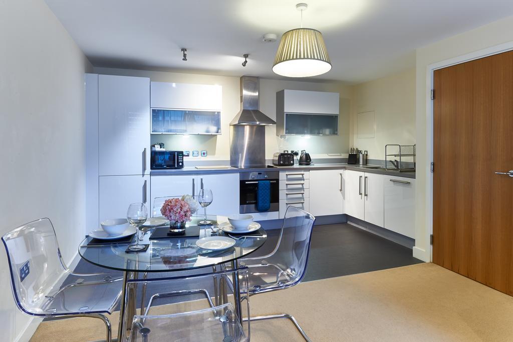 Shortstaymk Vizion Apartments, With Free Superfast Wi-Fi, Parking, Sky Sports And Movies Μίλτον Κέινς Εξωτερικό φωτογραφία